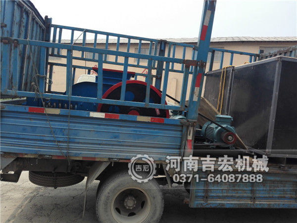 400&times;400對(duì)輥破碎機(jī)發(fā)往遼寧錦州