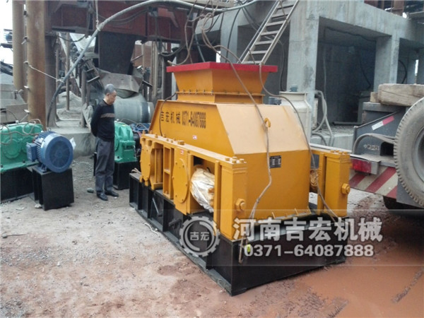 四川綿陽1200&times;1000對輥破碎機生產現場