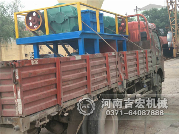 廢紙撕碎機發(fā)貨現(xiàn)場