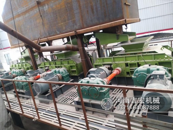 鐵礦石加工優(yōu)選利器——液壓對(duì)輥破碎機(jī)：耐磨輥面+液壓過載,雙核保障穩(wěn)產(chǎn)低耗!